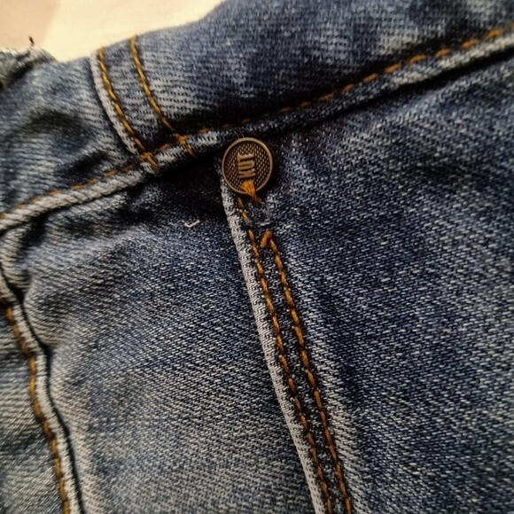 Kut from the Kloth Med Wash Jeans sz 6 - Picture 7 of 9